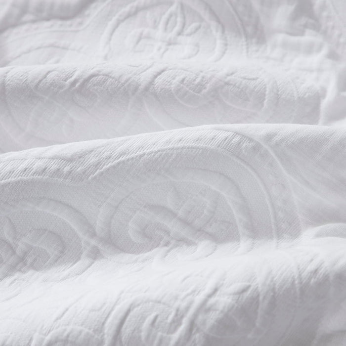 Cannes Matelassé 300 Thread Count Circle Tablecloth - White - DUSK